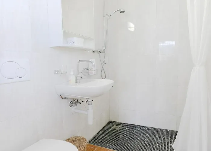 Terrace Einigen * سبيز